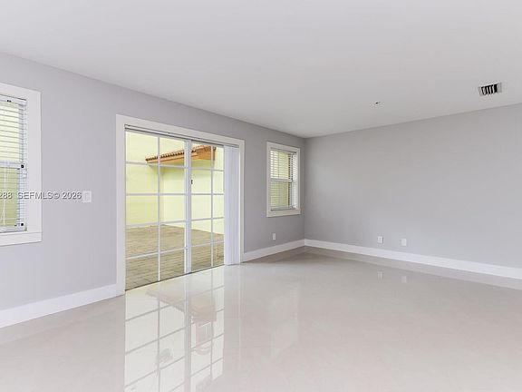 3rd image of 623 NE 8th Ave
