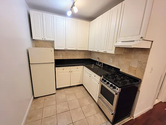 Rented by Gold & Appel Realty Corp | media 9