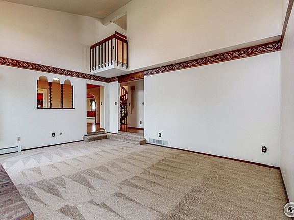 5th image of 2433 Helena Ct