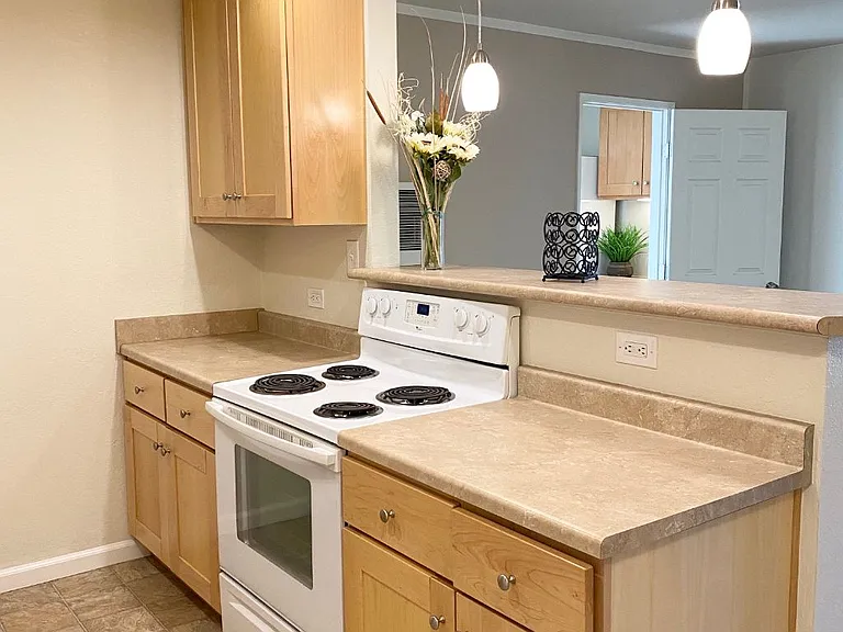 The Court Apartments — Photo 15