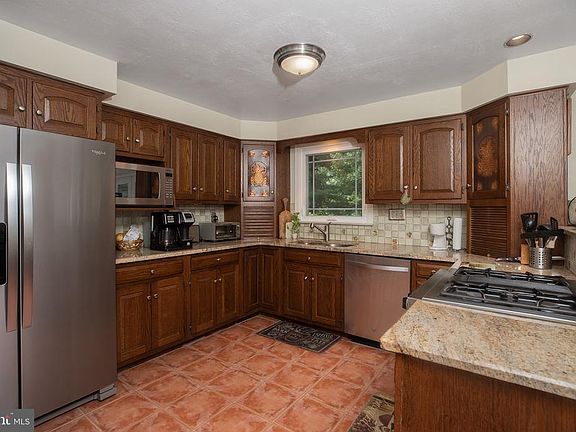 5th image of 108 Powderhorn Dr