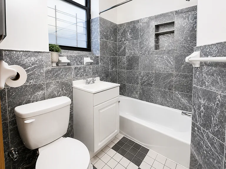 638 W End Ave #2B — Photo 6