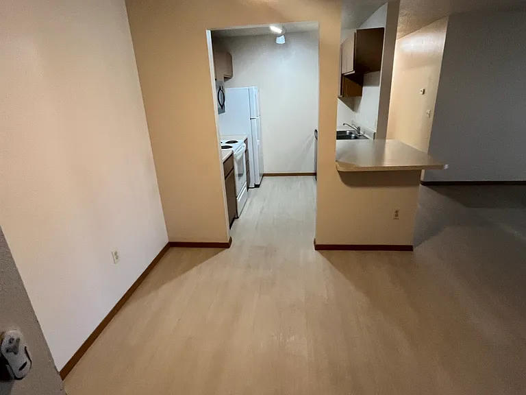 Bennington Hill Apartments — Photo 45