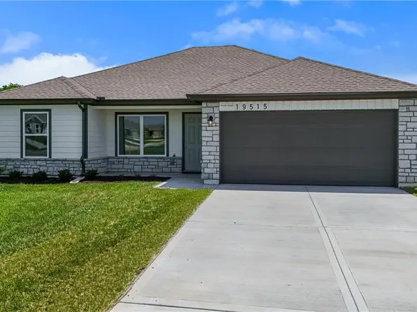 19515 Lincoln St, Spring Hill, KS 66083