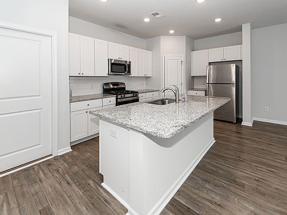 3rd image of 325 Matuskovic Dr