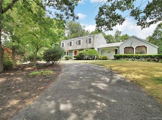 124 Oakridge Rd, Trumbull, CT 06611