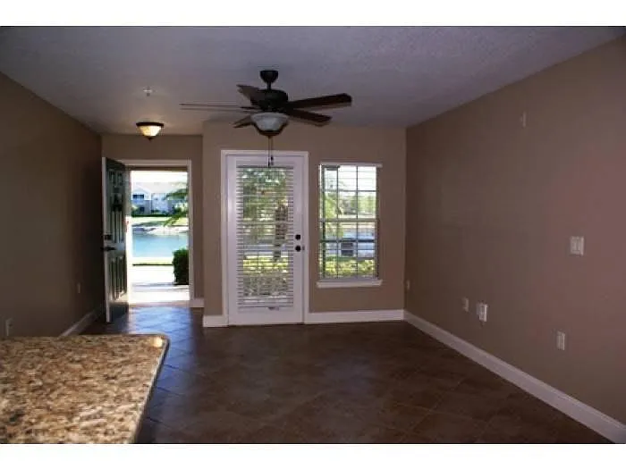 Building Photo - 8827 Manor Loop #107