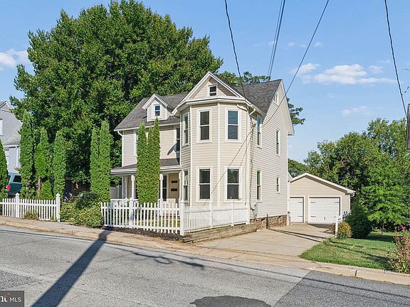 3rd image of 412 Fairmount Ave