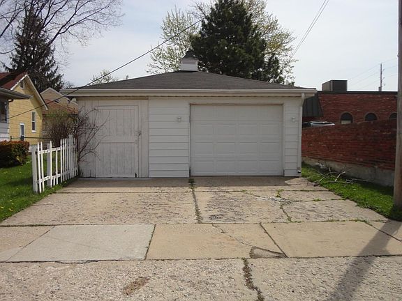 1.5 car garage