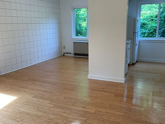 4th image of 237 Maple St APT 3
