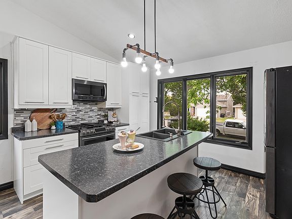 2nd image of 1215 Range View Cir