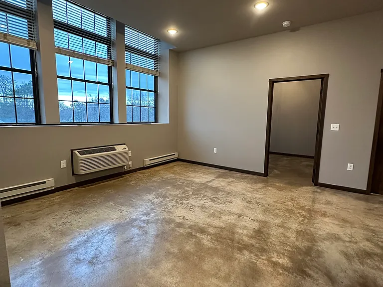 710 11th St E #7 — Photo 9