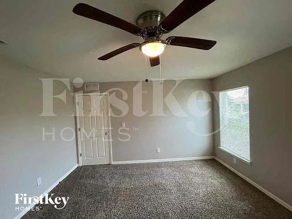 2512 NW 19th Pl — Photo 5