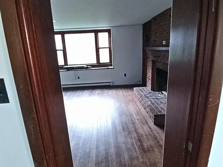 107 E Rockhill Rd — Photo 11