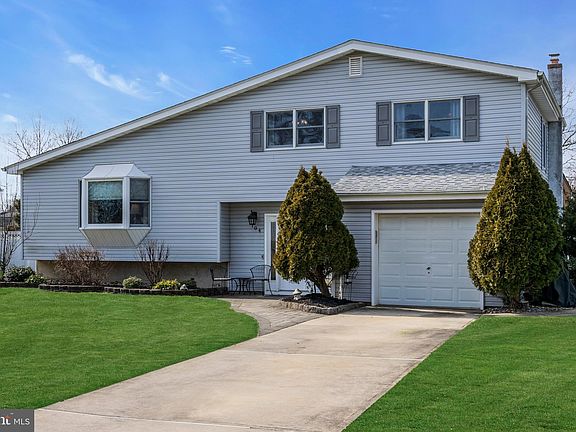 2nd image of 104 Baywood Dr