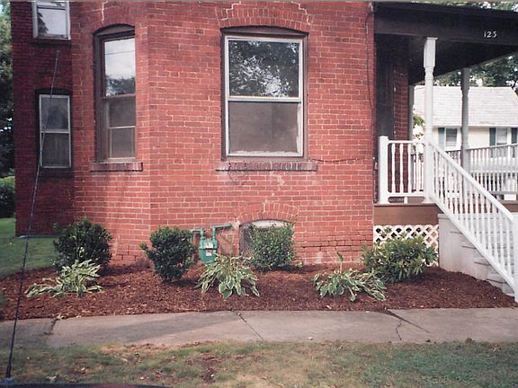 2nd image of 123 Frederick St
