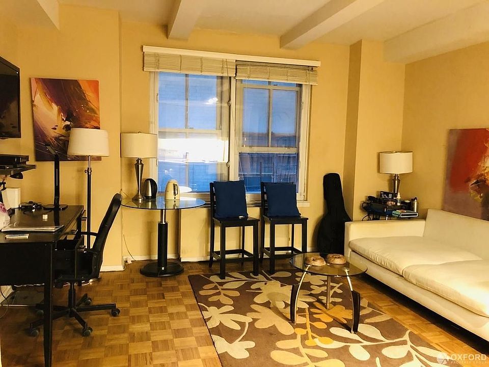 1st image of 150 W 51st St APT 1034