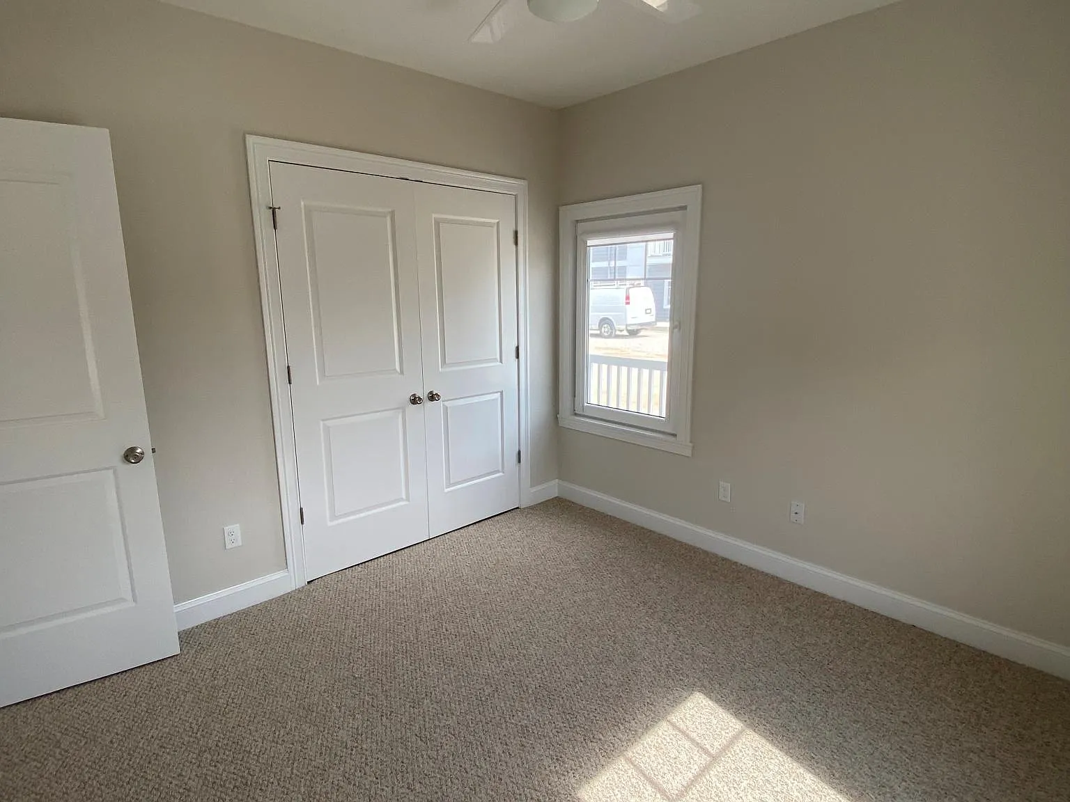 515 Jackson Ave — Photo 4