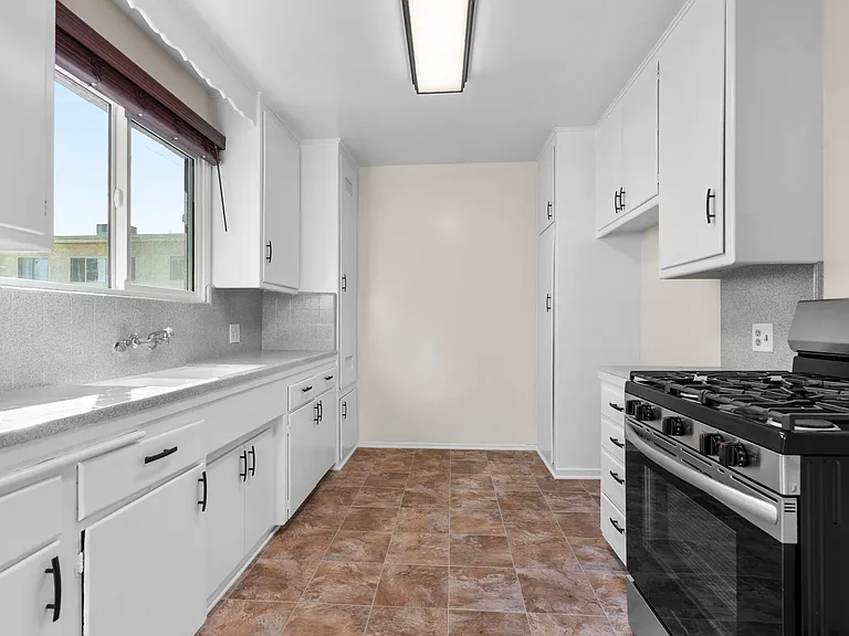 4460 Ensign Ave. — Photo 6