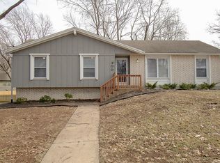 300 S Cardinal Dr, Olathe, KS 66062