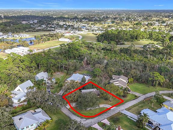 3rd image of 1015 SE Kitching Cove Lane