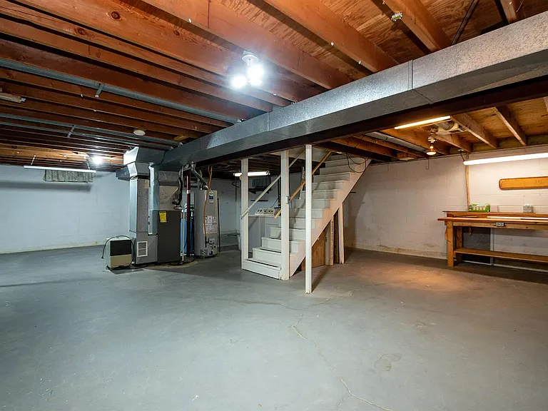 2405 W Carriage Ln — Photo 25