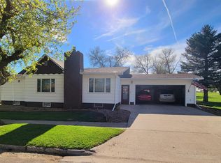 908 7th St, Eureka, SD 57437