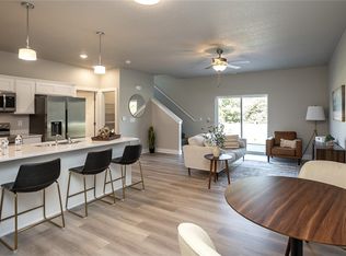 805 Greenwell Pl, Norwalk, IA 50211