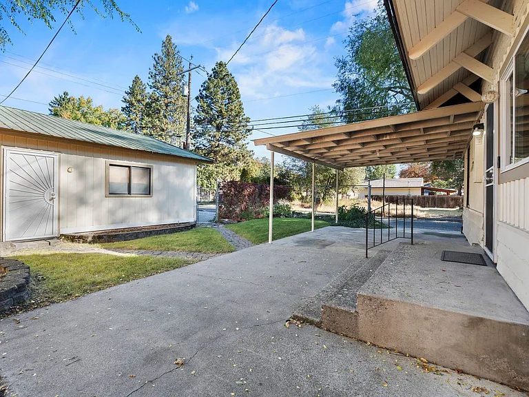 206 W Waverly Pl — Photo 44