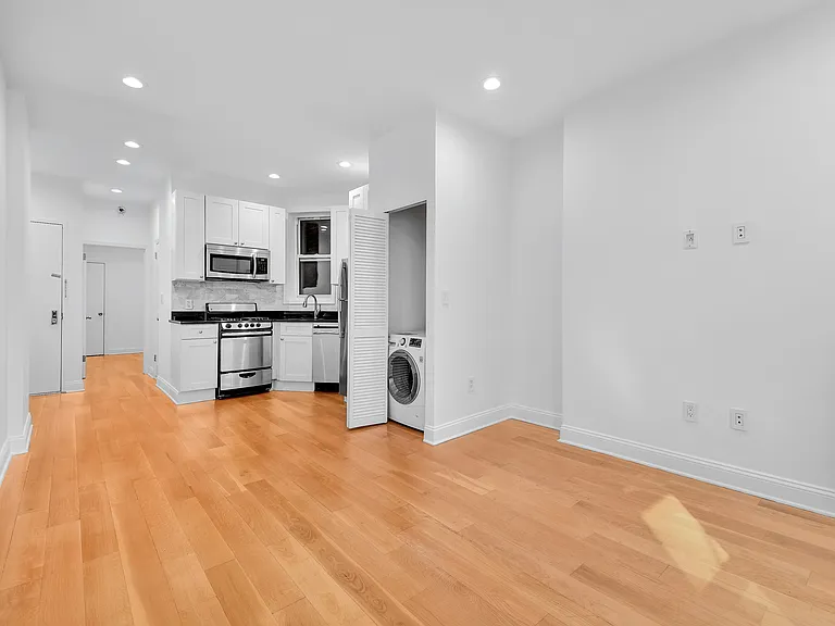 34 E 4th St #2FW — Photo 2