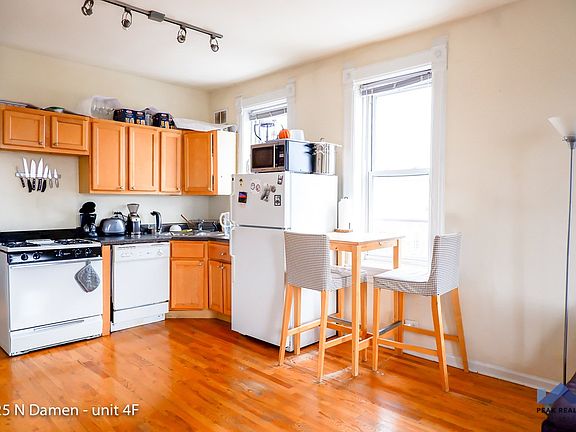 2nd image of 2025 N Damen Ave #997004