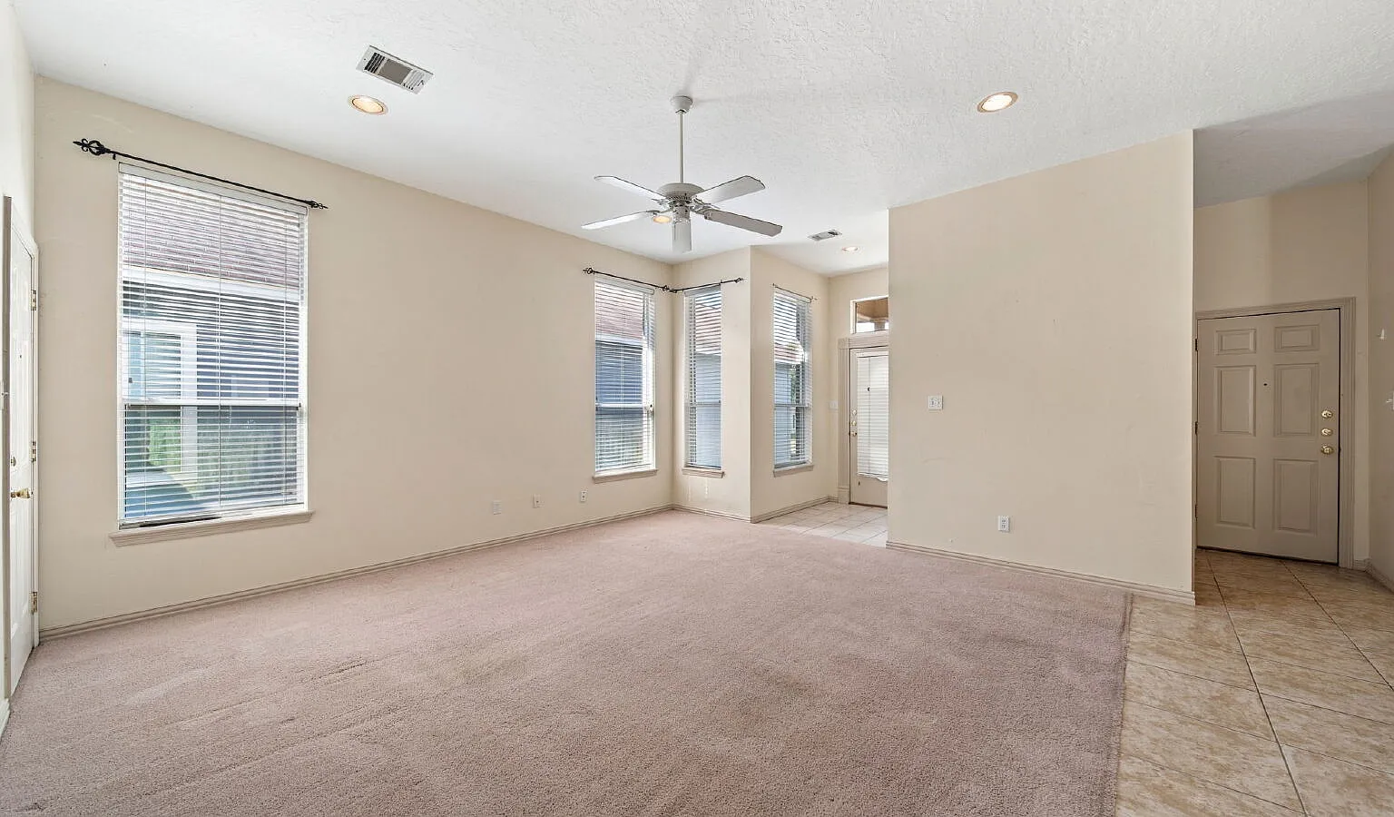 2 bed, 2.0 bath, 1336 sqft, $1,600 — Photo 4