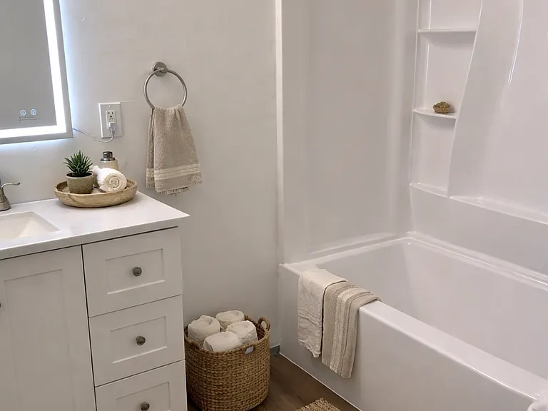 Carriage House — Photo 32
