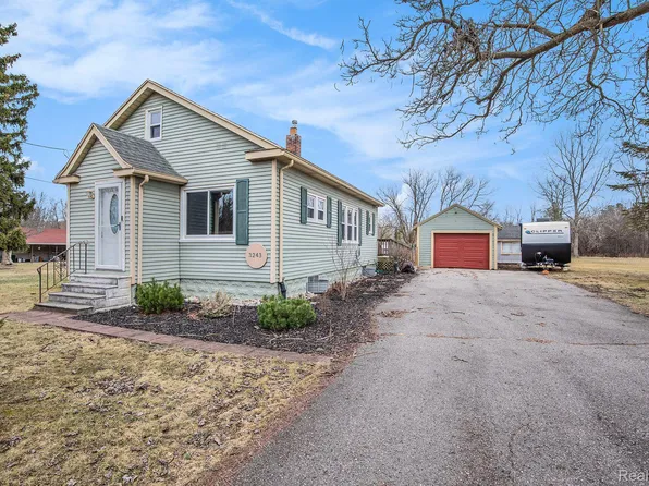 3243 S Genesee Rd, Burton, MI 48519