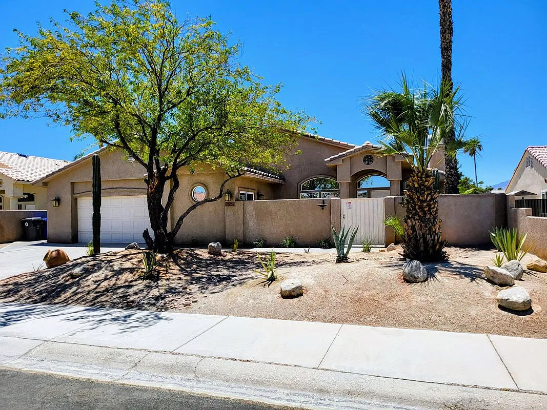 4 bed, 2.0 bath, 2300 sqft, $4,050 — Photo 2