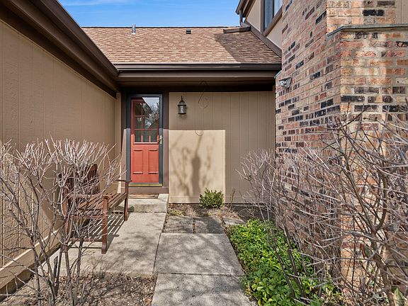 2nd image of 1480 Fairfax Ln #1480