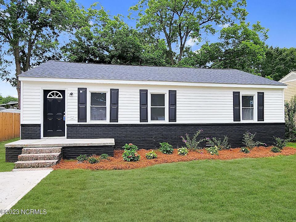 1st image of 304 Clairmont Circle