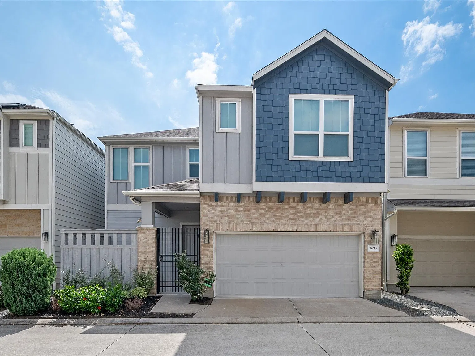 3 bed, 2.5 bath, 2010 sqft, $2,800 — Photo 1