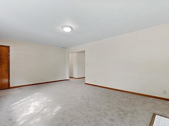 3rd image of 354 Darbyshire Dr