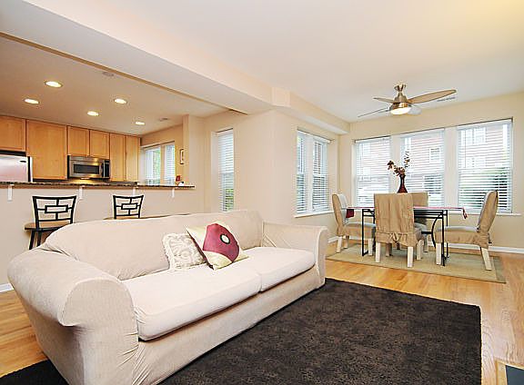 4th image of 4869 N Rockwell St #1