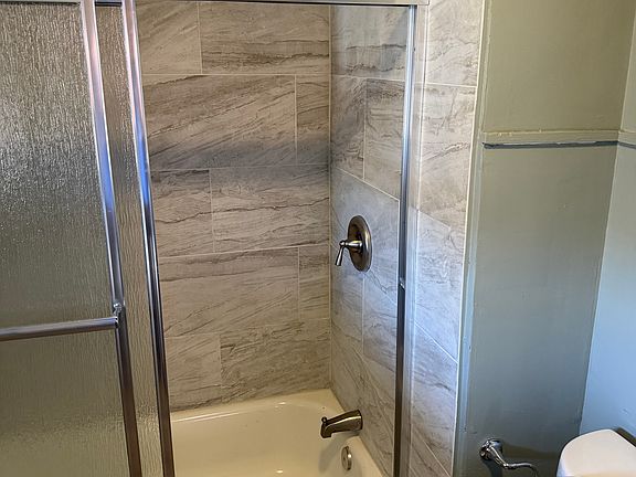 5th image of 404 Park Rd APT 2