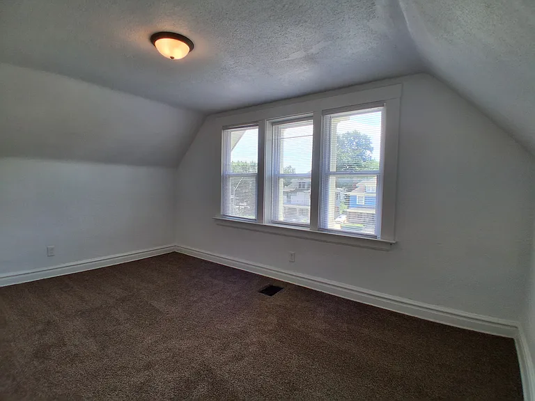 2640 Victor St — Photo 18