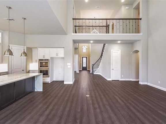 4th image of 1031 Mercer Ave