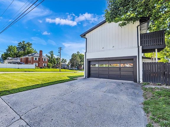 3rd image of 1 Edgewood Ct