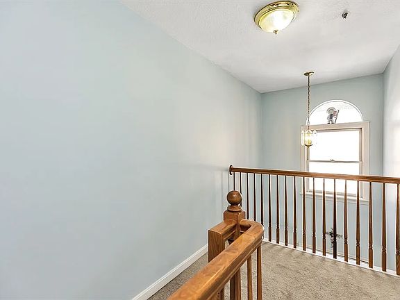 2nd image of 50 Cromwell Dr Unit 3