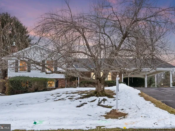 6627 Kennedy Ln, Falls Church, VA 22042