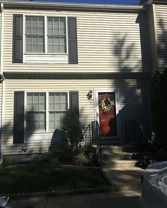 1st image of 21 Wood Hollow Ln #21