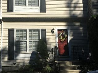 21 Wood Hollow Ln #21, Rumford, RI 02916