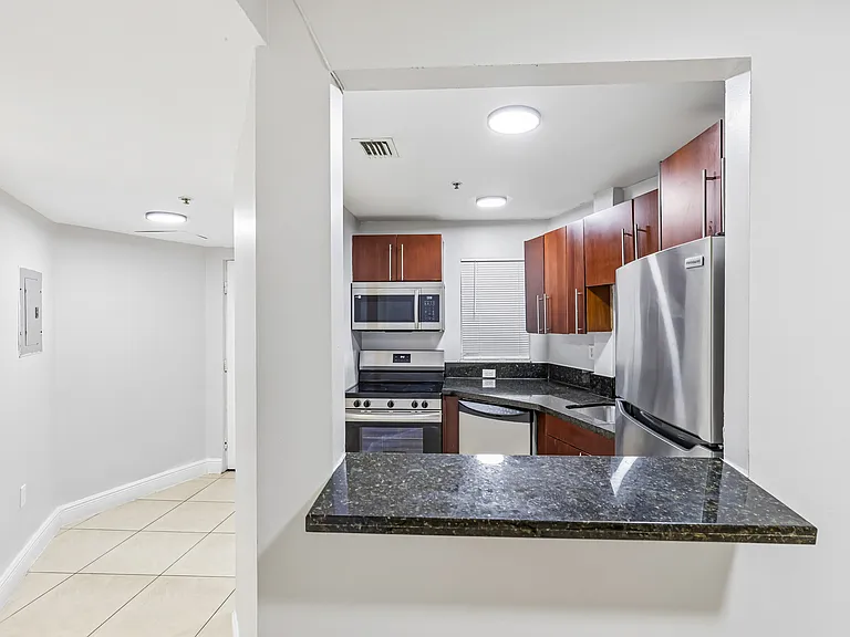 The Oaks Condominium — Photo 19