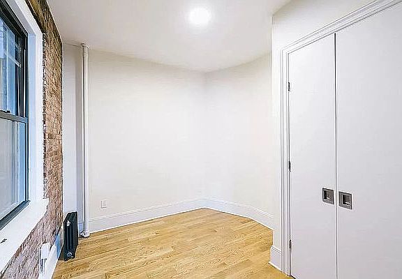 3rd image of 25 Thompson St APT 17